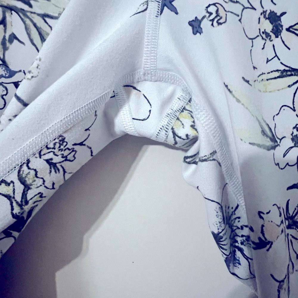 Victoria's Secret Sport bundle White Floral
Knockout Leggings and bra - Picture 6 of 13